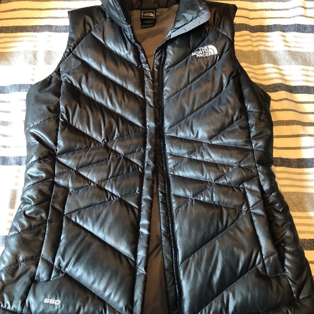 The north face puffy vest, black size small
